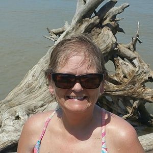 Meet your Posher, Lois